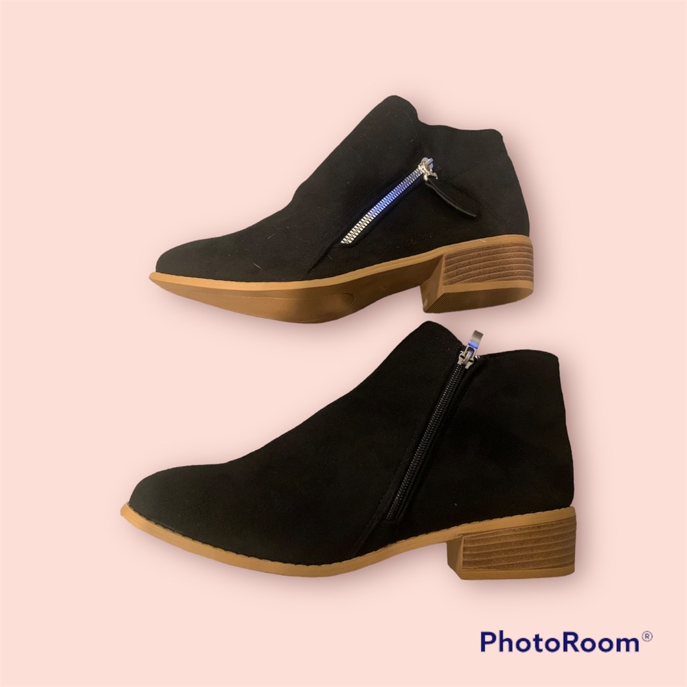 Women’s ankle booties, size 11m, zip up, black